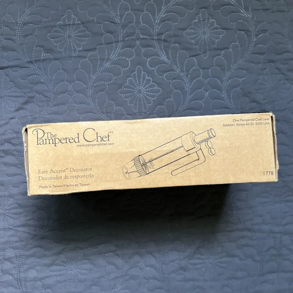The Pampered Chef Easy Accent Decorator 1778 Complete Cakes Craft Open Box READ